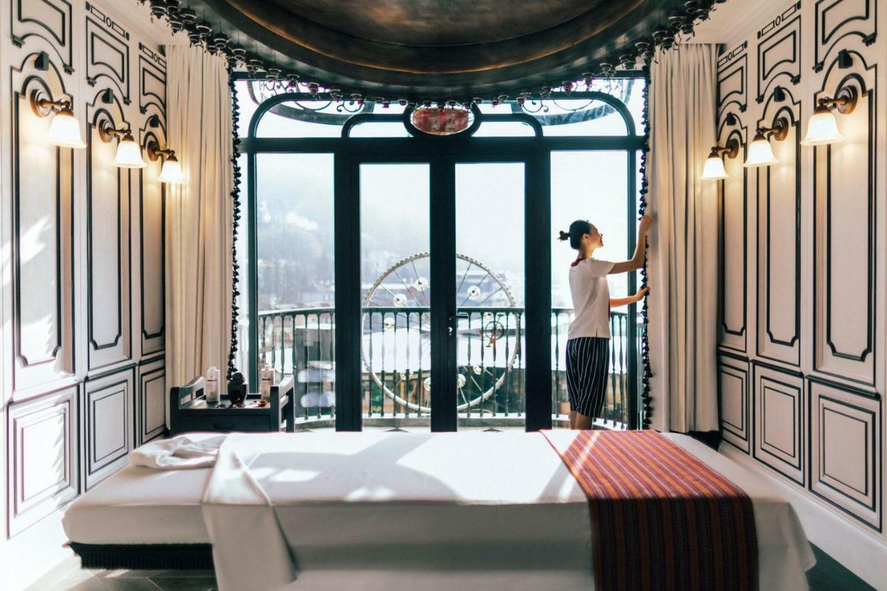 Hotel De La Coupole - Mgallery Sapa Εξωτερικό φωτογραφία A guest room at the Mandarin Oriental, Hong Kong